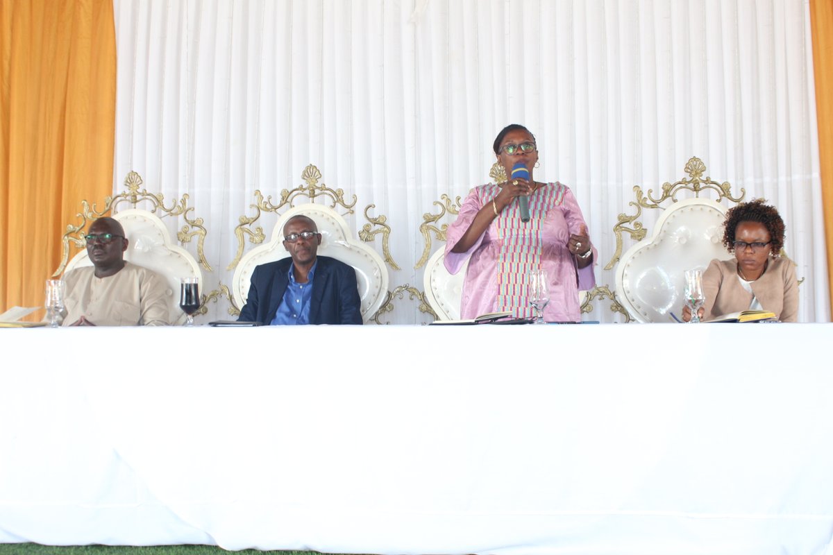 MFP_Burundi's tweet photo. La Direction de la @MFP_Burundi a organisé une Assemblée Générale ce mardi 20 décembre 2022 pour évaluer les réalisations de l'année 2022. Dans son introduction, la Directrice Générale a.i de la @MFP_Burundi, Dr @UWINEZAMarieNoe a cité les grandes réalisations de l'année 2022. https://t.co/o0a77CzZ9X