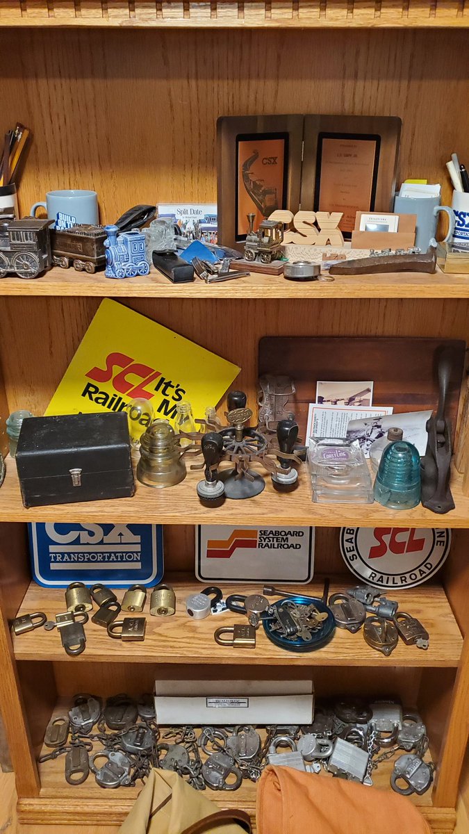 AutoPalermo's tweet photo. My father-in-law has a bunch of cool stuff from his 30-something years working on the railroad https://t.co/N7B0CBrAEC