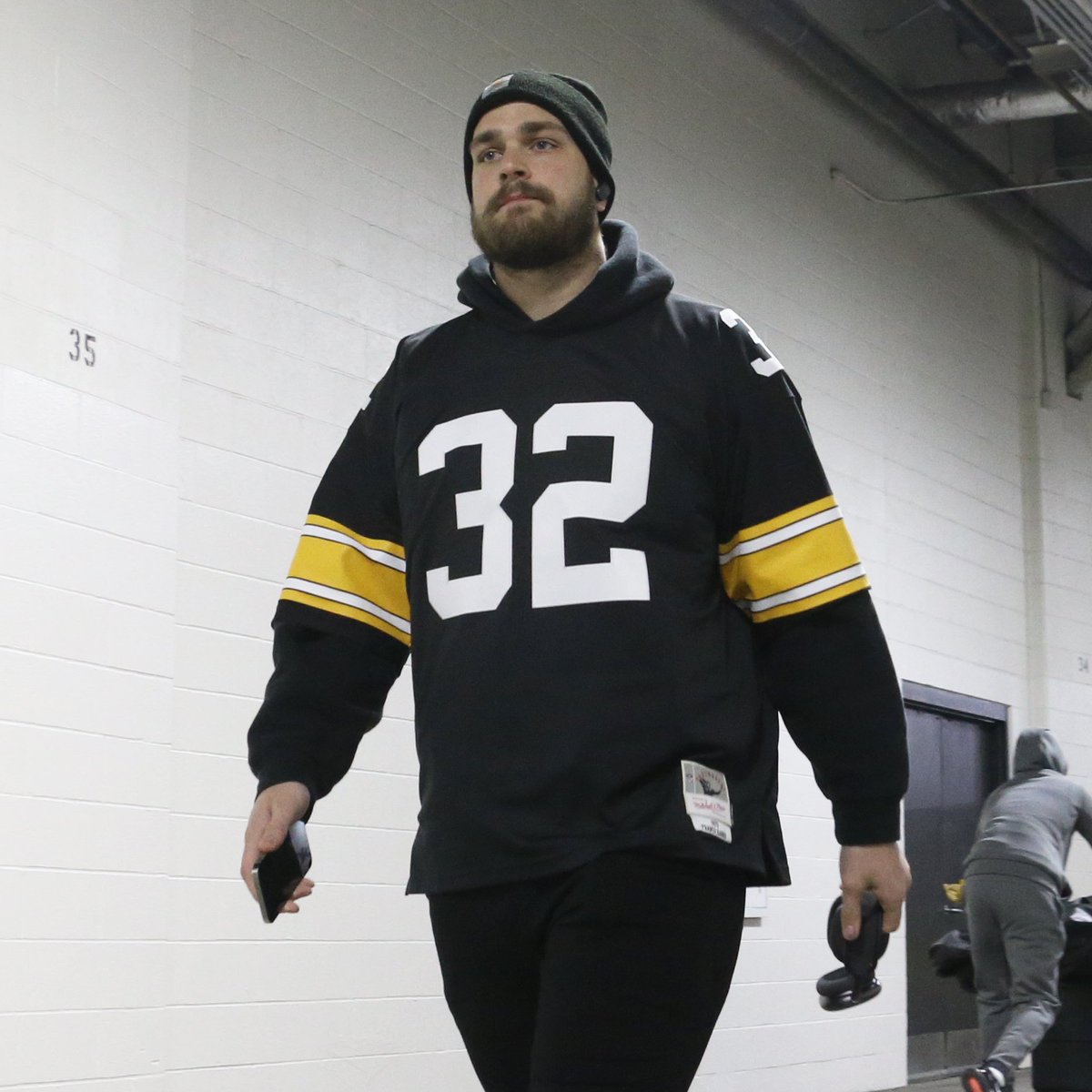 PFF_Steelers's tweet photo. Pat Freiermuth TE ranks through Week 16:

🟡 77.8 PFF grade (4th)
⚫️ 81.3 REC grade (4th)
🟡 60 receptions (6th)
⚫️ 696 yards (6th)
🟡 184 yards after contact (3rd)
⚫️ 35 first downs (4th)
🟡 9 contested catches (T-2nd)
⚫️ 11 missed tackles forced (T-3rd) https://t.co/gW8uibQp4c