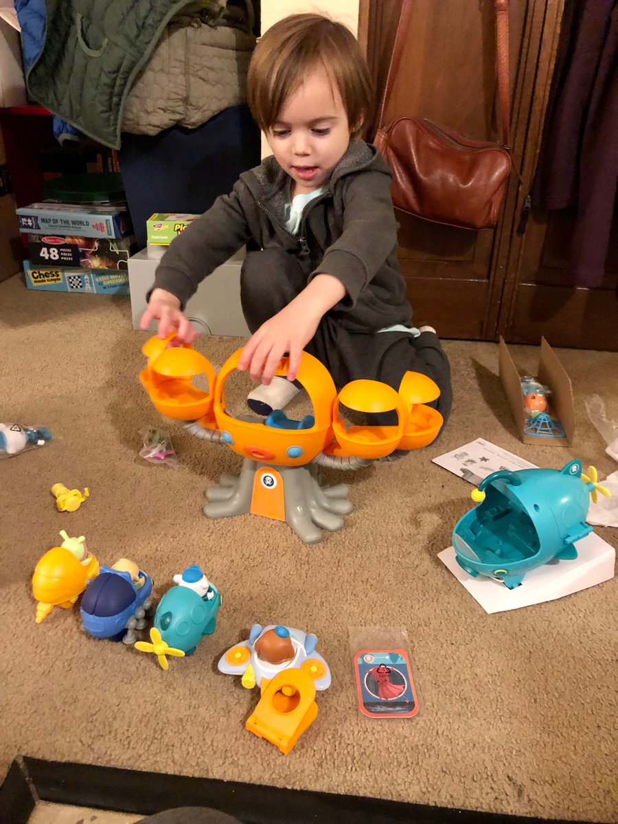 tiffanyjewel10's tweet photo. thank you again, Auntie Shawn! 🥰❤️🎄☃️✨
#holidaycheer #grateful #thedood #almost5 https://t.co/wjwlZD3igi