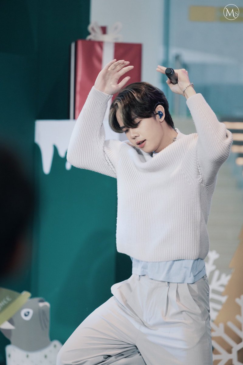 merrymumories's tweet photo. 221224🐯🤍
#WintercallingxATLAS
#Wintercalling #หิมะตกที่ศูนย์สิริกิติ์
#MUONSAN #MuonATLAS #ATLAS_TH https://t.co/je69uDxaLB