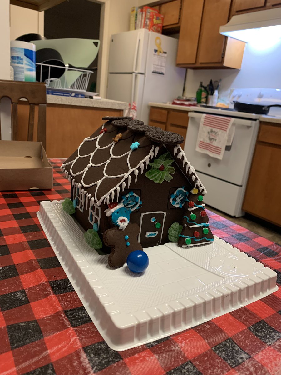 alipeachsenpai's tweet photo. Finally made the house with @LearnerTVNYC He decorated the man and asked me “Is he made of house or is his house made of flesh?” https://t.co/h6pYhq60wU