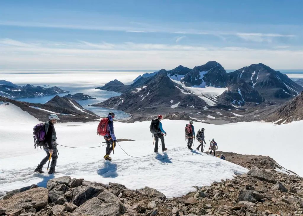 recorri2's tweet photo. Los 5 mejores lugares para viajar en #Groenlandia
  Por qué Groenlandia es el destino definitivo para los viajeros aventureros #aventureros https://t.co/5kWZCkyHEu https://t.co/btzgmjxRqR