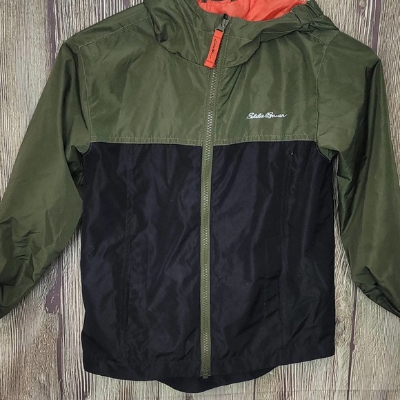 AVILA_REPUBLIC's tweet photo. So good I had to share! Check out all the items I'm loving on @Poshmarkapp #poshmark #fashion #style #shopmycloset #bmagical #eddiebauer #nike: https://t.co/SoHwFtWFzQ https://t.co/dMa8NMxaOD