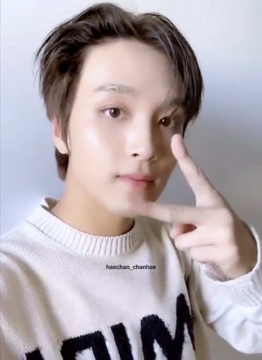 thehaec's tweet photo. HAECHAN FOREHEAD PASS IT ON https://t.co/misf55E0iL
