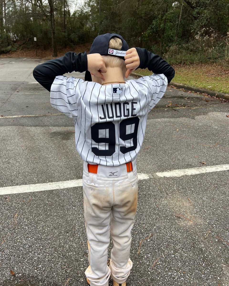 hecklinski's tweet photo. Happy 5th Birthday to our Wrigley Knox…he’s named after the Cubs but his ❤️ is with the Yankees. He wanted a “Yankees” and “Aaron Judge” bday so that’s exactly what we did! “You win some, you lose one” @TheJudge44 @Yankees https://t.co/MaJA4b4Ghl