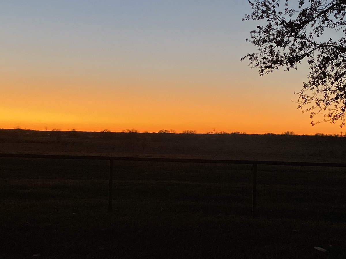 coffeegirl_77's tweet photo. Really enjoyed spending time on the #ranch as always. #family #Christmas #ranchlife #sunset #pitfire https://t.co/3BXiLcUBv8
