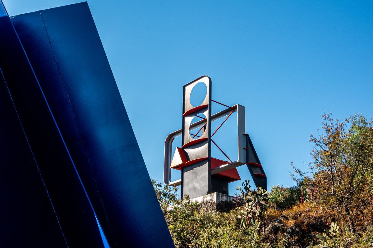 promocionCDMX's tweet photo. Uno de los sitios emblemáticos de la UNAM es, sin duda, el Espacio Escultórico, el cual surgió como idea del escultor Federico Silva, con el propósito de plasmar las artes plásticas y el movimiento escultórico geométrico en México en un entorno natural. https://t.co/pAcHcGeddm
