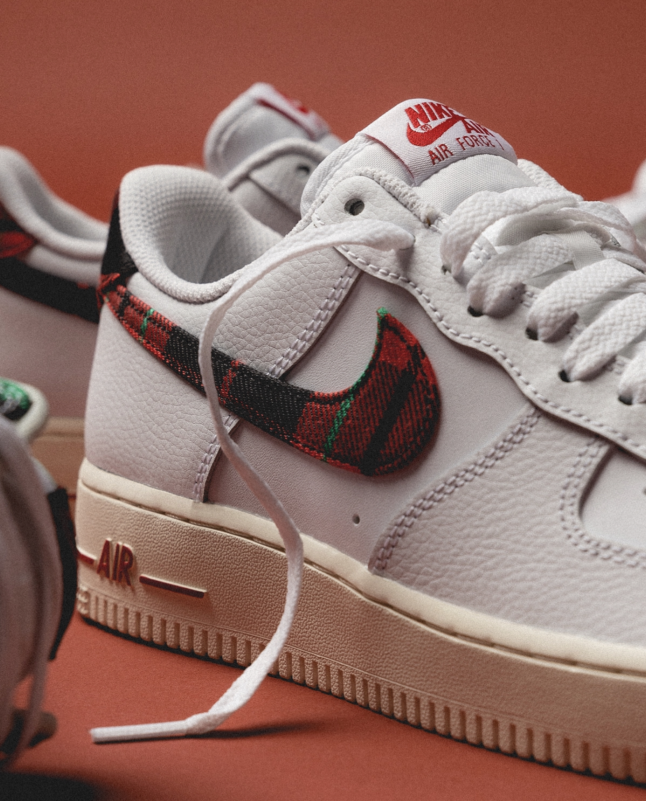 Supermercado Sentimental Fructífero SNKR_TWITR on Twitter: "Nike Air Force 1 '07 LV8 'White/Plaid' on Nordstrom  Shop -&gt; https://t.co/wrrQtWRKK3 #AD https://t.co/BkyldWm7cd" / Twitter