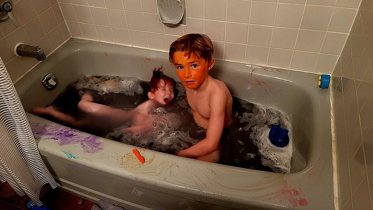 _LSDavis_'s tweet photo. Bath time is going well... https://t.co/b8deHliHyP