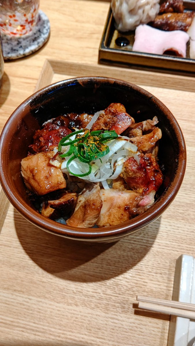 naoya_umeboshi's tweet photo. とみ田@松戸
つけめん並　特選全部乗せトッピング　賄いご飯

純白大吟醸の自家製麺が啜り応え満点の喉越し抜群で堪りません
店主様が最高の状態を見極め注がれたつけ汁に浸し口に運ぶと箸が止まりません
一つ一つに丁寧な仕事をされたXのお肉に賄いご飯が抜群です
本日も大変美味しゅうございました🙇 https://t.co/h8KArxtx0j