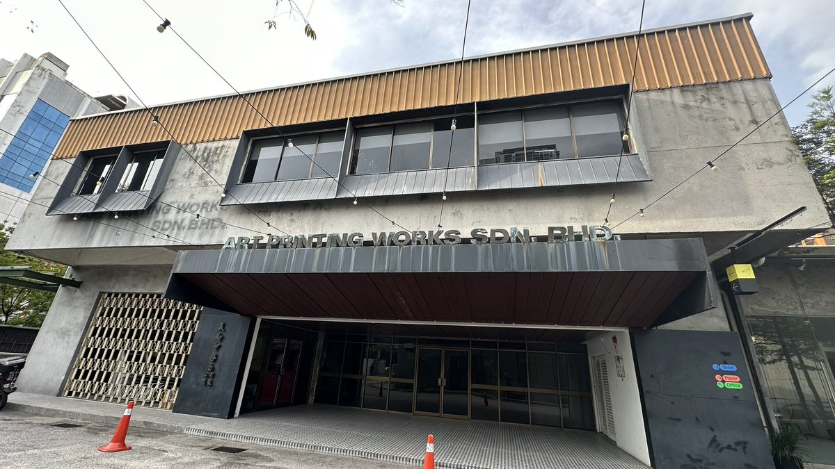 ajoshholland's tweet photo. Love me some adaptive reuse. Cool space converted from a commercial printing factory into creative spaces for businesses and artists. #APWBangsar https://t.co/BhTodvdCfu