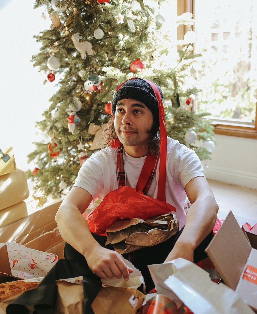 viceveryday's tweet photo. happy holidays!!! https://t.co/947WWcajDk