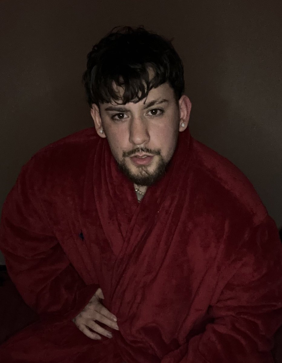 SDeep713's tweet photo. Got a surprise under this robe for you🎁 https://t.co/uLxH0BfWxH