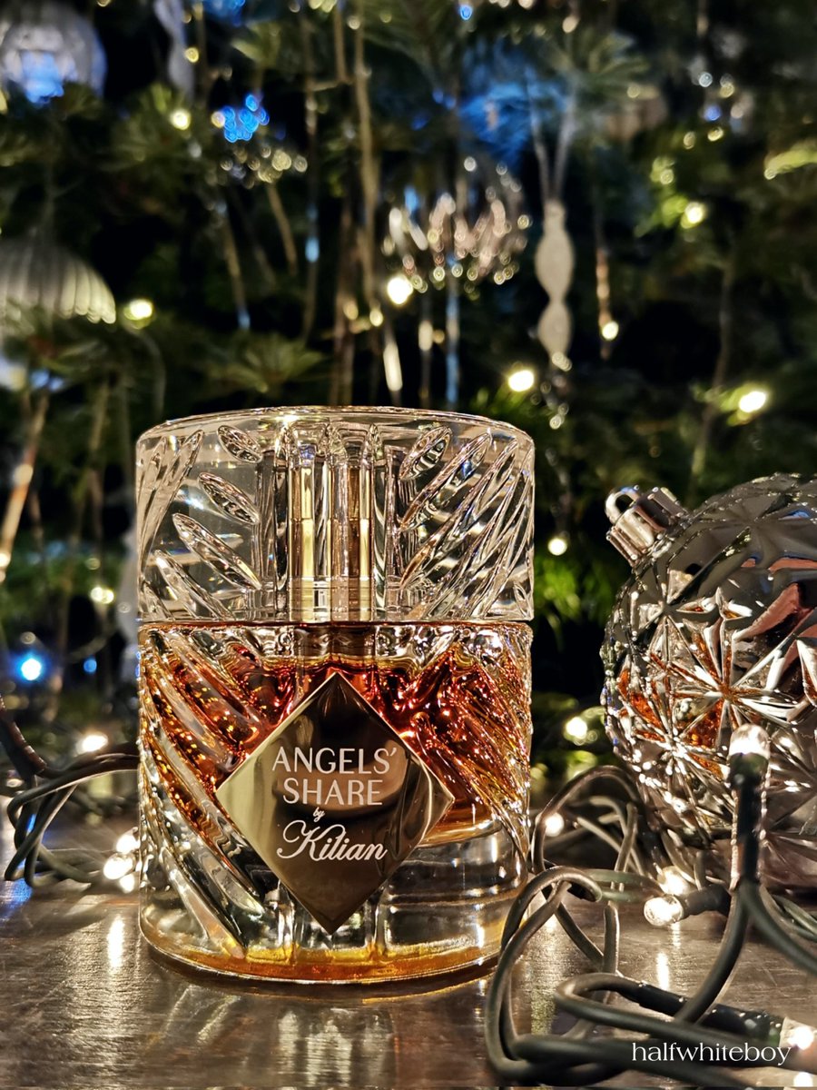 halfwhiteboy's tweet photo. What's Christmas without a little booze? 😉 Check out Angels' Share by Kilian and 11 other fragrance suggestions for the holidays:
https://t.co/h5l6eX5nXr
#Perfume #fragrance #lifestyleblog #Christmas https://t.co/zDZ9f7zrhv
