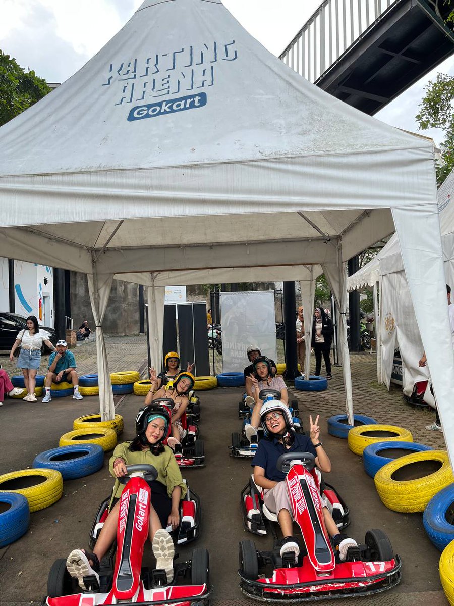 LayyahMaulidia's tweet photo. Rekomendasi tempat yang wajib kamu datengin ke bandung

1. the parlor ( 25k - 100k)
buat kalian memiliki energi banyak cobain deh kesini permainan nya banyak berbagai macam ada gokart, climbing, archery dan trampolin. 
harga nya beda beda ya guys sesuai yg kalian mainkan https://t.co/G7AYP8CWoi