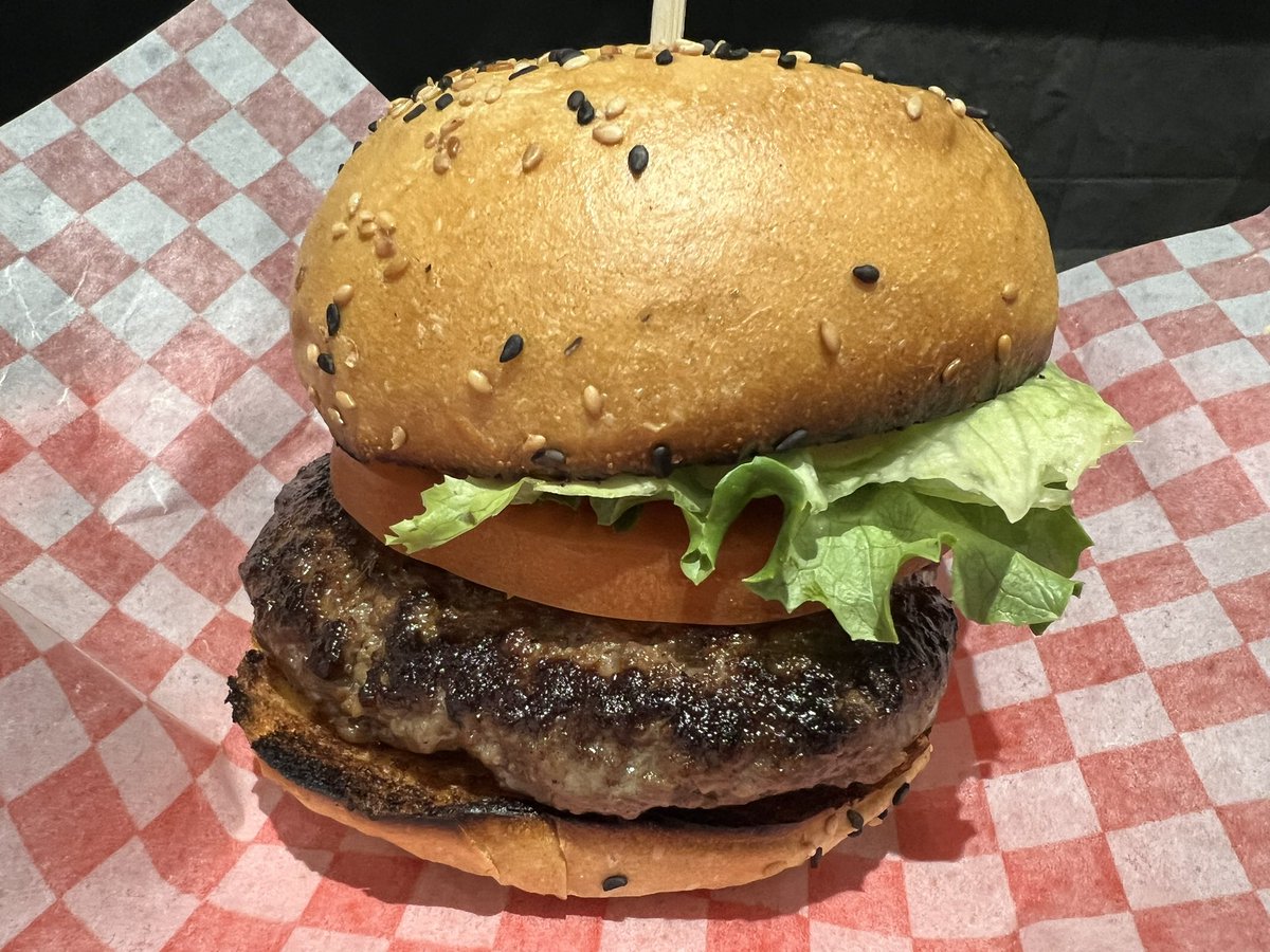 kingof416's tweet photo. @Monmontreal J’ai trouvé LE meilleur 🍔 à Montréal au #BBurger sur #FleuryEst! #polMTL #MTLmoments #MontréalNord #Bourassa #BourassaSauvé #MarieClarac #FarcyBurger @cblackmairesse @EmmanuelDubourg @madwanika @sari_ab https://t.co/Uko346tujY