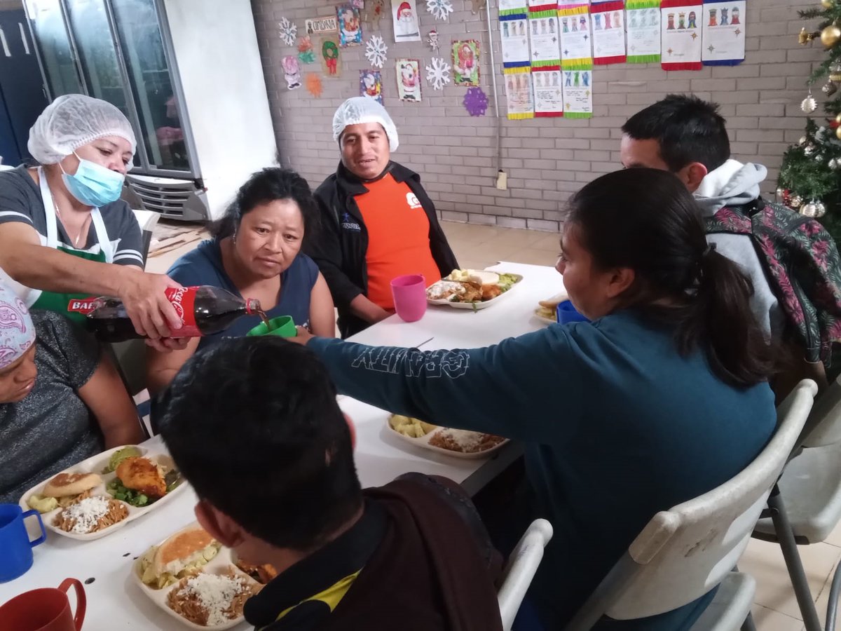 FundacionFSF's tweet photo. #FFsF #IAP #Donativos #Navidad #PcDI Muchas gracias a Fundación USANA cenas navideñas, por su donativo; los beneficiarios comieron muy rico y estos actos demuestran la voluntad que se tiene para que las personas con discapacidad intelectual sean tomadas en cuenta. https://t.co/mJaHqmijsc