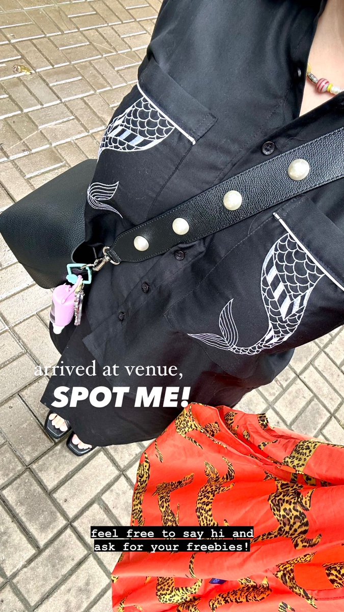 bukie___'s tweet photo. BUKIE: BE THE SUN FREEBIES UPDATE

Aku mulai bagi-bagi freebies dari hari ini yaa, skrg aku udah di venue. JUST SAY HI AND ASK FOR UR FREEBIES YAAA! c uuuu 🫶🏻🫶🏻 https://t.co/ZTDeWT1Q40