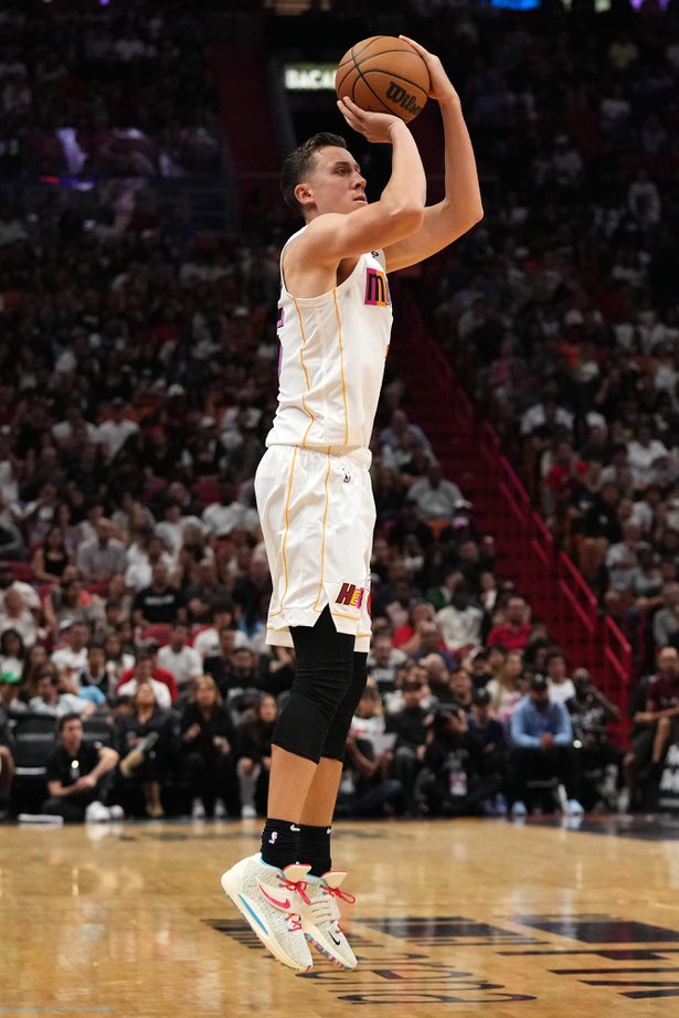 TheDunkCentral's tweet image. Duncan Robinson is the fastest player in NBA history to reach 800 career 3PM 🤯