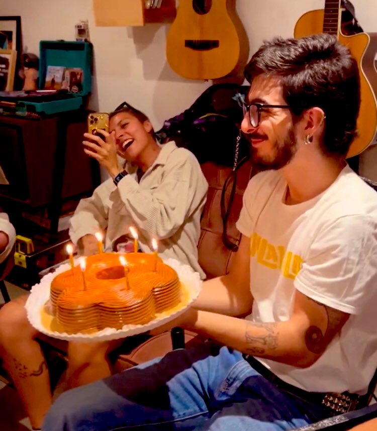 𝗖𝘂𝗺𝗽𝗹𝗲𝗮𝗻̃𝗼𝘀 𝗱𝗲 𝗦𝗶𝗺𝗼́𝗻. 🎂

El día de hoy fui al festejo realizado por Nath para Monchito que está de cumpleaños ¡Feliz cumpleaños, perro! Te amo.

#SimonTurns29.