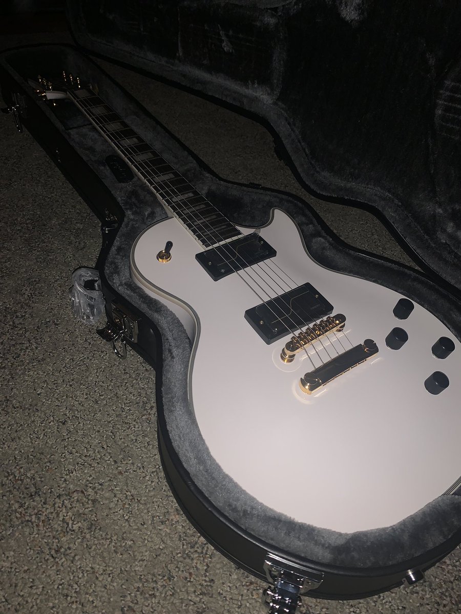 matt_solegod's tweet photo. @matthewkheafy I finally got one. This is one hell of an instrument, can’t wait to get it signed one day! https://t.co/1djIkSkvth