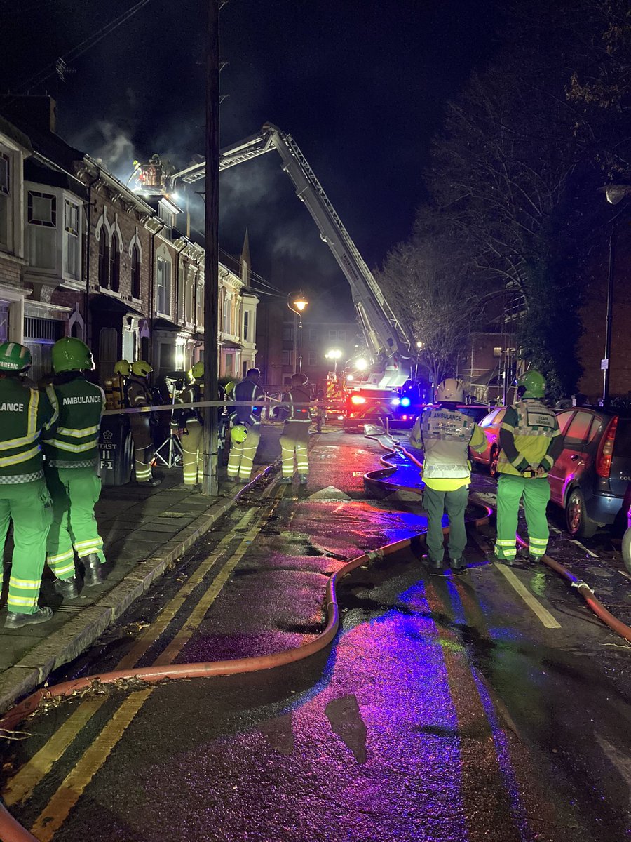 Few hours into start of my duty week. Out with crews tackling house fire. Great work and initial actions preventing fire spread. Cause under investigation. @LfrsCentral @LFRSEastern @LFRSBirstall @LFRSWestern @LFRSWigston #JESIP #saferpeoplesaferplaces #workingsmokealarmsavelives