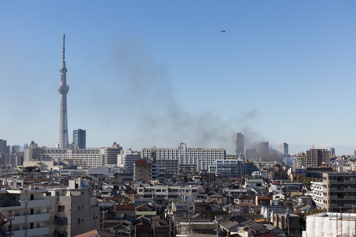 MHolmesPhoto's tweet photo. 近くで火事があったようだ。
#火事 #東京 #江戸川 #平井 #煙草

Looks like there is a fire near me.
#fire #tokyo #edogawa #Hirai #smoke https://t.co/xEKwQm85XP
