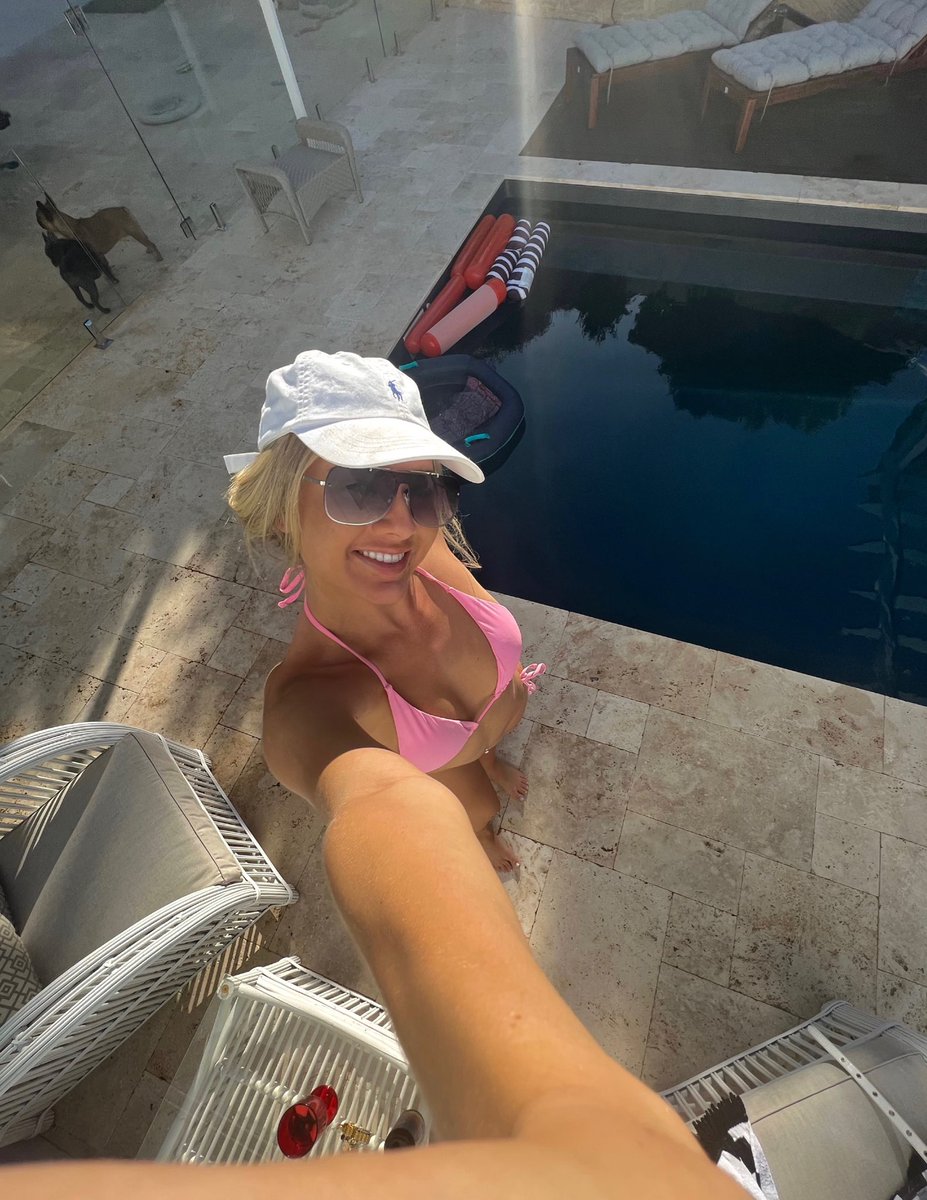 misslucyax's tweet photo. Hope all my girls ruined some broke boys banks this Christmas🎅🏼

I’ll be active in the new year bitches when I head to SYD for a couple weeks✈️

I know you’ve missed me😘 https://t.co/Vh1Oo664LZ
