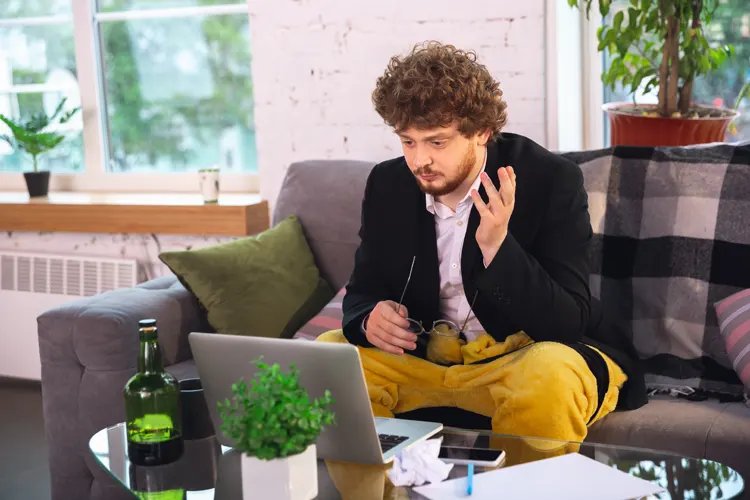 With #remotework being an accessible and efficient system of working, many employees resist the idea of driving to their offices, specifically the idea of leaving their comfort spaces and going #backtowork.
Read the article below to know more!
timesascent.com/articles/Emplo…
.
.
#Article
