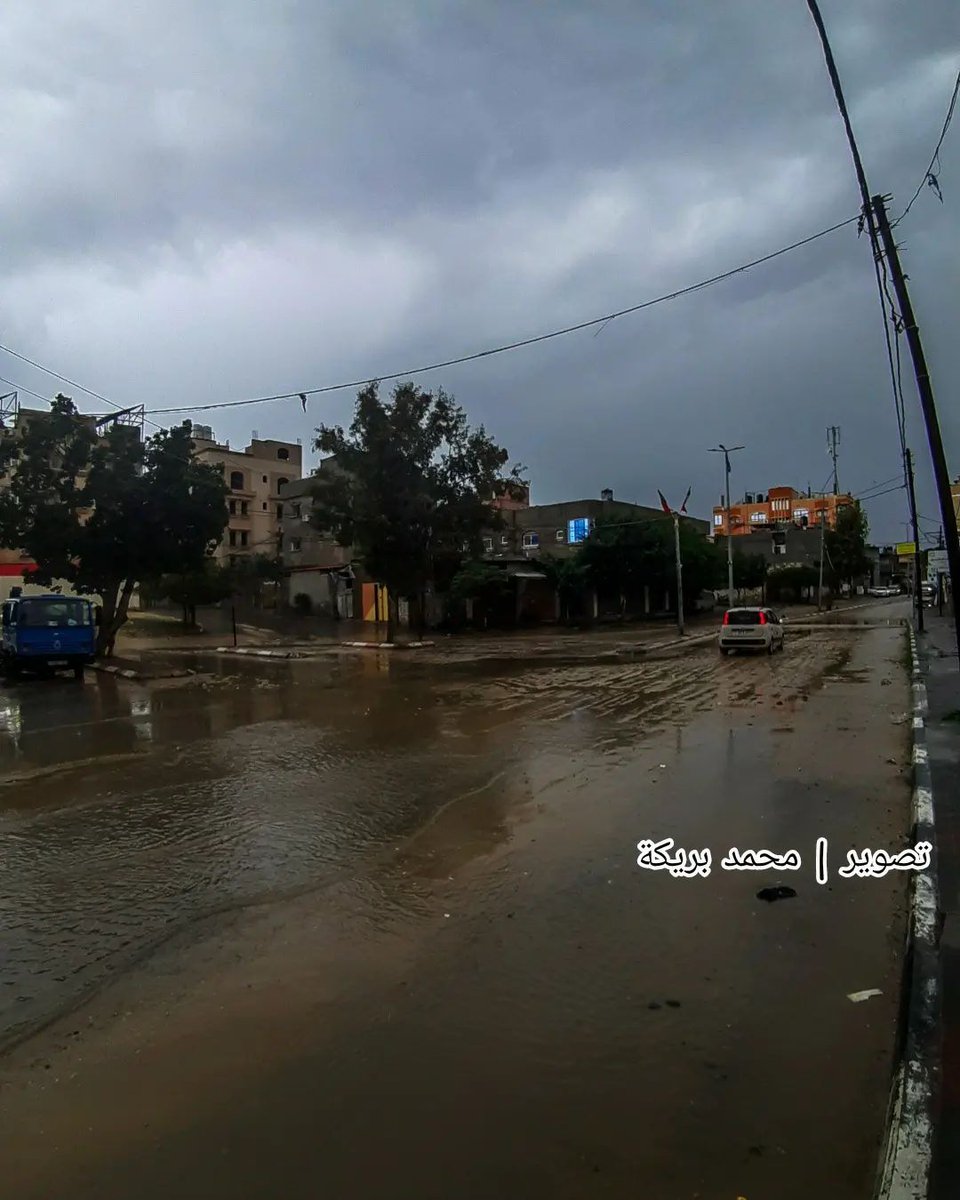 MohammedBarika2's tweet photo. Pictures of the weather condition this evening in the streets of Khan Yunis in the southern Gaza Strip
#palestine #gaza #raning https://t.co/TKzX595Hi4
