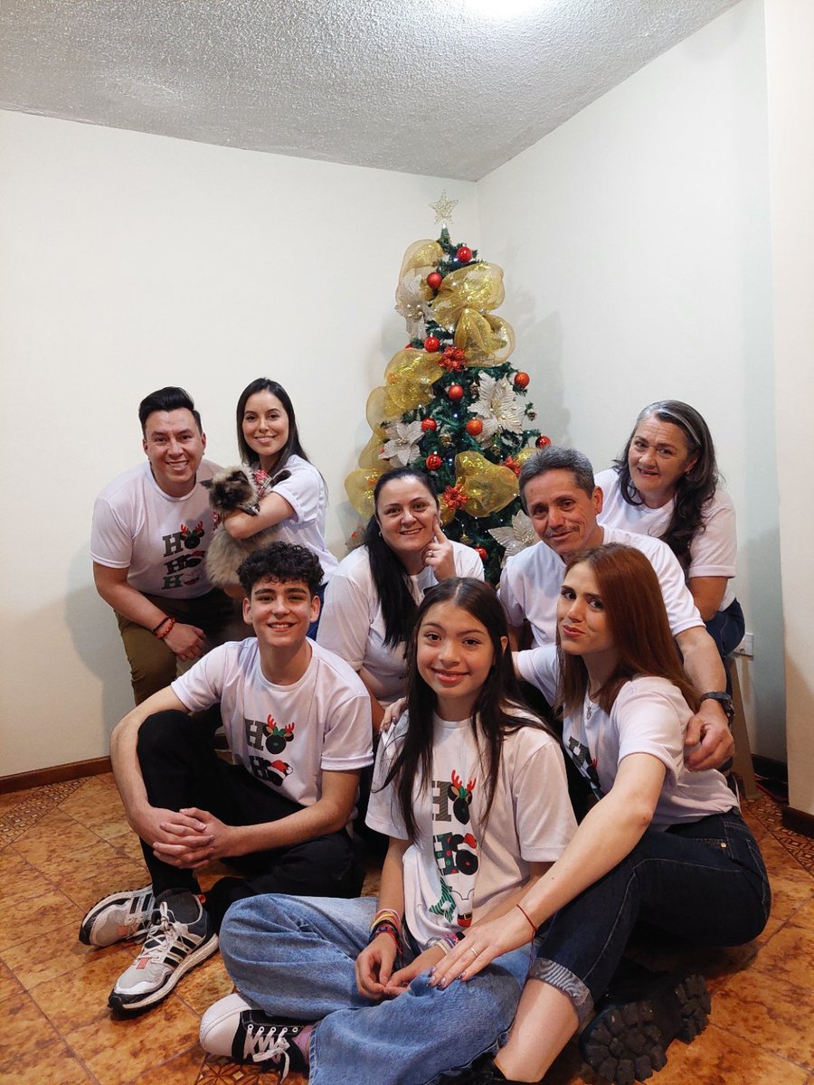 PaolaCastroo's tweet photo. Tuve una muy linda navidad ❤️‍🔥✨️🇪🇨 https://t.co/tsWo3CP7OY
