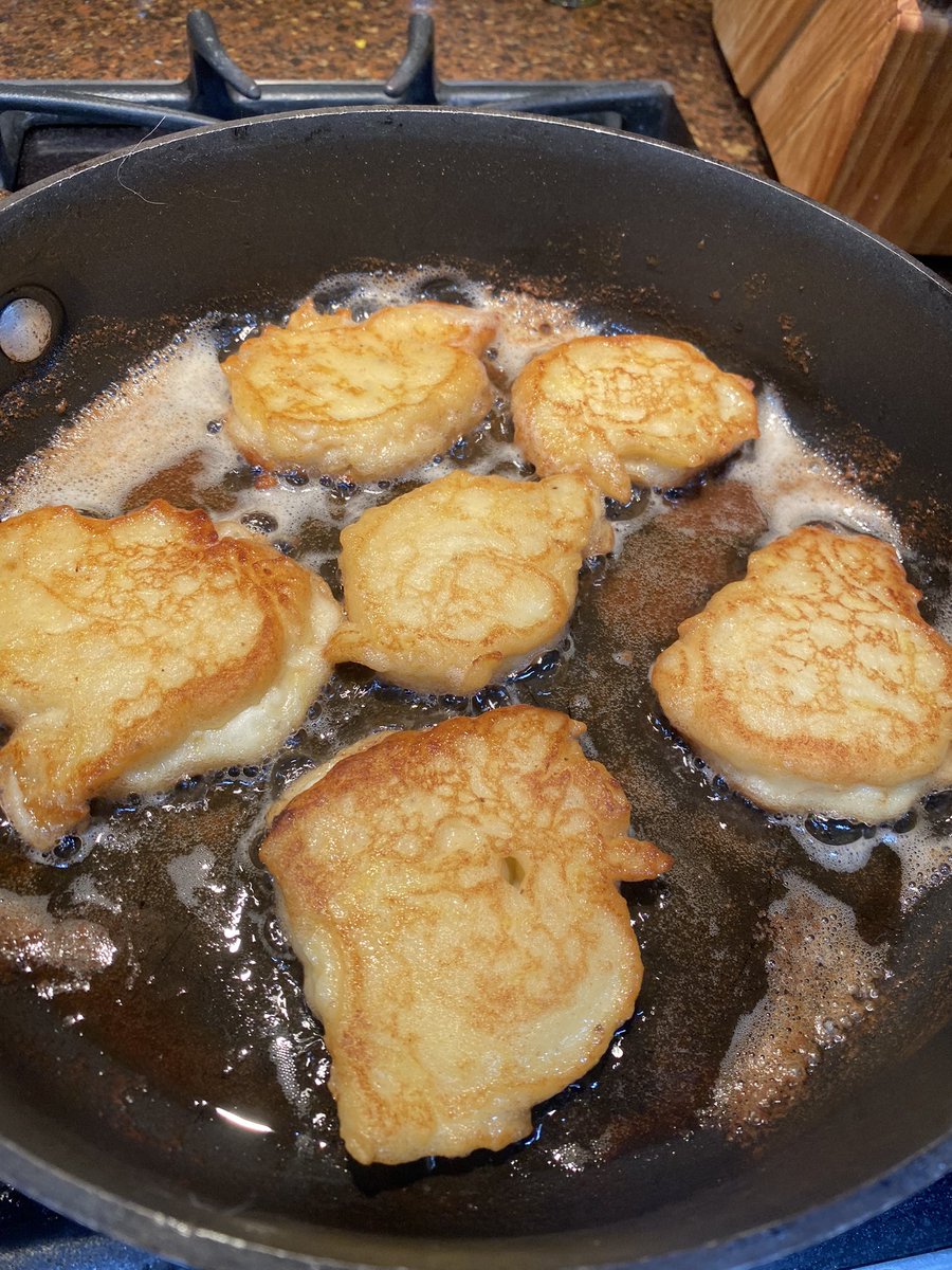 LindiaL's tweet photo. Last week I made latkes. This week it’s the Irish version: Boxty. Made with leftover mashed, shredded, flour, and milk. Serve with syrup, sugar, applesauce, or s. cream. Also made garlic steak bites w/ leftover prime rib. #yummy #boxty #leftovers https://t.co/xYvwDxmwNT