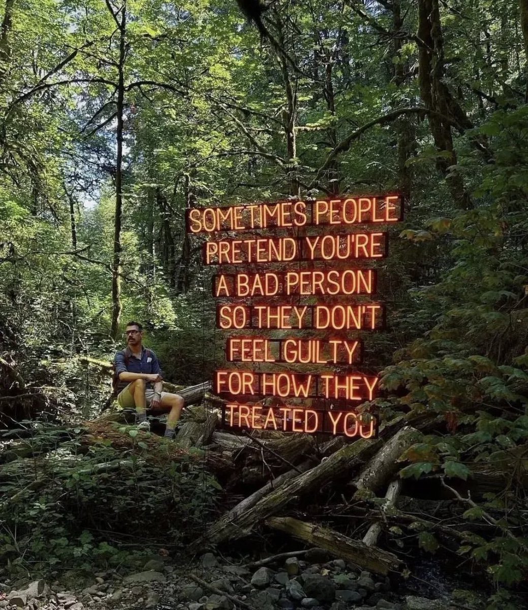 mbajaj20's tweet photo. Ending this year, choosing to not extend to work with toxicity! For anyone who has had to work with insecure, straight up bully/horrible human beings here’s a 🤗
Every body knows who is bad - and no it’s not you #WorkAbuse #toxic #GlazersOutNOW https://t.co/laric1yKp8