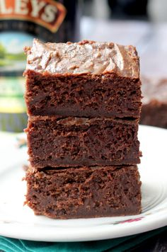 rickyricksmusic's tweet photo. Are you a fan of Bailey's Irish Cream Brownies recipe from (yea or nay) https://t.co/GYIb56JHVf #irish #cream #irishcream #baileys #liqueur #brownie #brownies #recipe #RecipeGirl https://t.co/OiAjPc4vhA