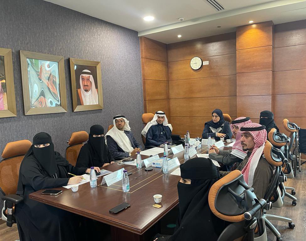 استقبلت #جامعة_الإمام_عبدالرحمن_بن_فيصل وكيل أمين أمانة  #المنطقة_الشرقية للخدمات أ.محمود الرتوعي والوفد المصاحب له ، لمناقشة أوجه التعاون لتفعيل مبادرة (الرقابة المجتمعية) التي طرحتها #أمانة_الشرقية بهدف رفع نسبة الوعي لدى أفراد المجتمع وتعزيز جودة الحياة.