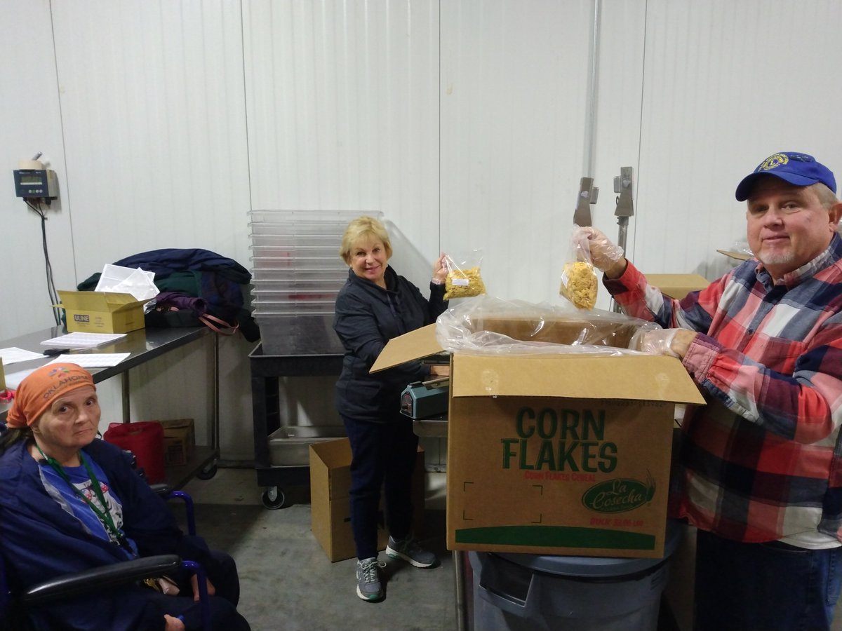 More Lions at work at Food Bank