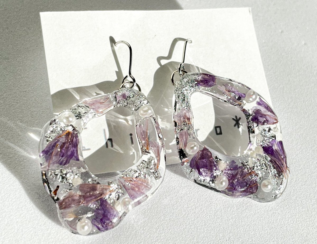 craft38_c's tweet photo. 冬休みなので色々なピアスを製作中です☺️
やっぱり作るの楽しい😌💕
 #レジンアクセサリー  #レジン 
 #レジン好きな方と繋がりたい https://t.co/u9yh2O5UTU