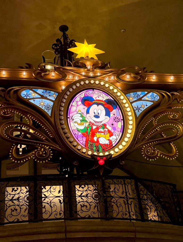 KOU05231022's tweet photo. 12月上旬にXmasディズニーに行って来ました🎄
想像通り激混みでさらに新システムの導入&amp;ファストパスも休止中でアトラクションに全然乗れなかったけれど奇跡的にビリーブ！の抽選に当選したので一番の目的は果たせました🙌
今年は色々あったからきっとご褒美の当選だったと思います😁
#ディズニーシー https://t.co/VD1FJglnjZ