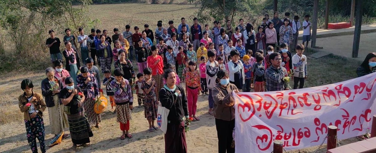 KYITHAR95368969's tweet photo. Revolutionary residents from #Yinmarbin &amp; #Salingyi Twps, #Sagaing , staged a joint protest of 656-day to overthrow the #MilitaryDictatorship on Dec27.

#PTT_MustStopPaymentToJunta 
#BoycottPTT            
#2022Dec27Coup                           
#WhatsHappeningInMyanmar https://t.co/7kqj0fd3Uw