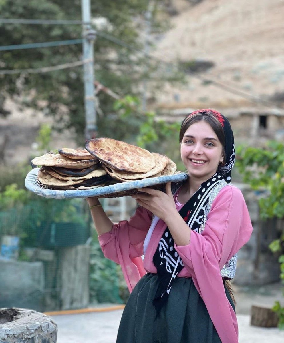 MoradiRomina's tweet image. جیلوه‌ی جوانی