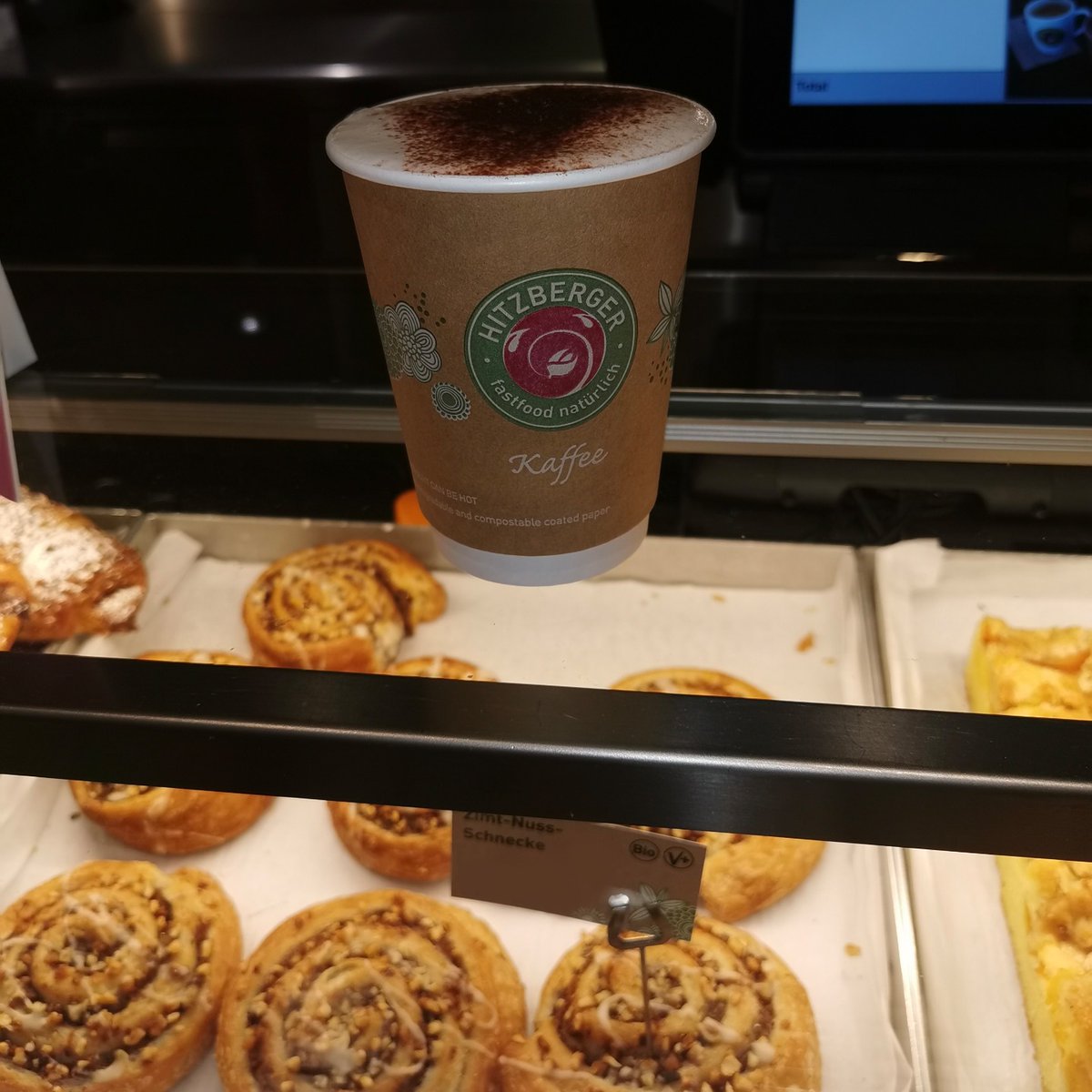 HITZBERGER's tweet photo. Start your #day right🚀 Flat White, Latte macchiato oder doch Espresso? Pssst, wir haben sie alle!😋 https://t.co/zehuOp6qc6