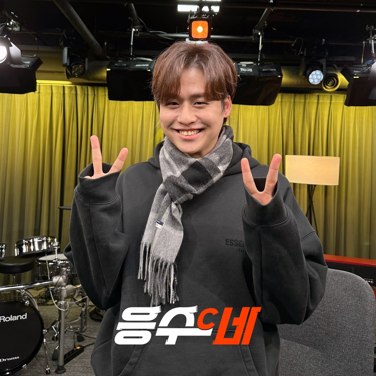 #응수씨네2 with #이솔로몬
국민가수 화요팀장✨이솔로몬✨왔어요!
솔로몬의 찻집 마지막 영업날 OPEN☕️ 2022년 한 해 동안 고마운 분들께 전하는 감사 인사와~ 여심 흔드는 특별 라이브까지🎵
지금 바로 보러 오세요❤️
#NOW온에어

▶️ 평일 오후 3시, NOW.에서 본방사수!
🔔now.naver.com/l/1741208