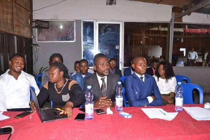 Parler des #BANYAMULENGE,les manipulés s'agitent en demandant  de rentrer au Rwanda,pourtant,nous n'entendons  jamais  dire qu'un mukongo d'Inkisi ou de tshela doit rentrer en Angola,Brazza ou demander à un #munande de #butembo ou de béni de joindre son frère Mukonjo en Ouganda
