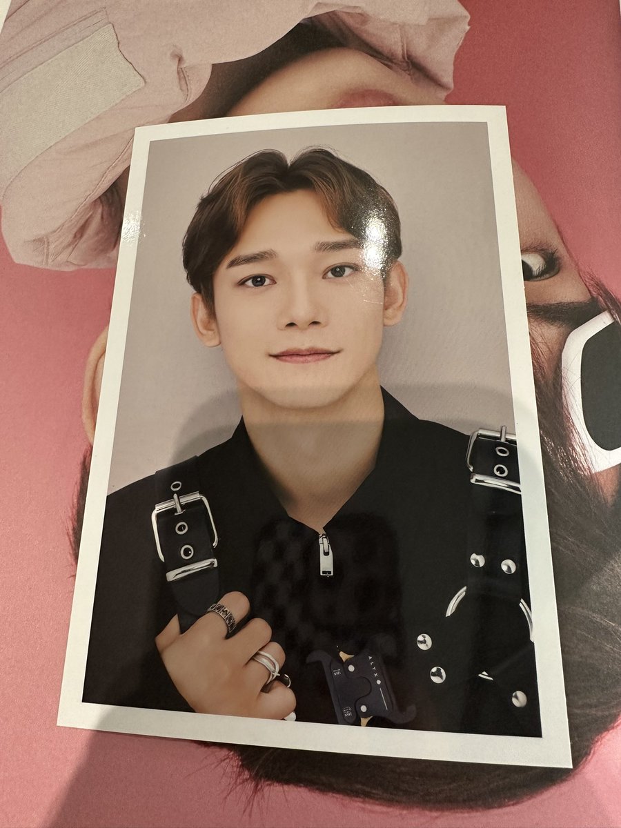 oohchesa's tweet photo. SMCU Palace EXO Photocard Previews

Sehun and Chen Portrait Version Portrait photos
cr: whereismymxxney

#EXO #엑소 #CHEN #첸 #SEHUN #세훈 https://t.co/sfBj54cDDU