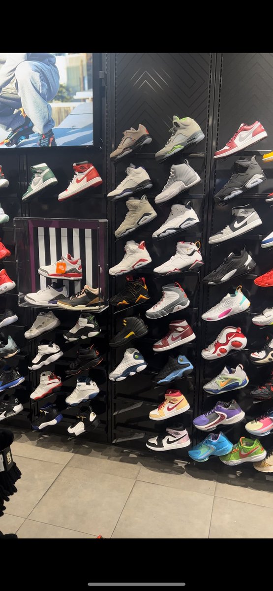 snipernick32's tweet image. 20 JORDAN RETROS SITTING AT FOOTLOCKER! THE SNEAKER GAME HAS OFFICIALLY CHANGED‼️