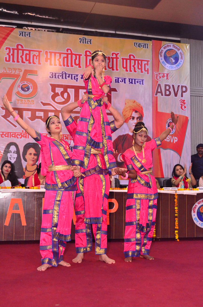 ABVPVoice's tweet image. ब्रज प्रांत में अभाविप अलीगढ़ महानगर इकाई द्वारा छात्रा सम्मेलन का आयोजन किया गया जिसमें स्वावलंबी भारत में छात्राओं की भूमिका सहित विभिन्न विषयों पर चर्चा की गई। सम्मेलन में अंतरराष्ट्रीय महिला पहलवान श्रीमती @BabitaPhogat विशेष रूप से उपस्थित रहीं।