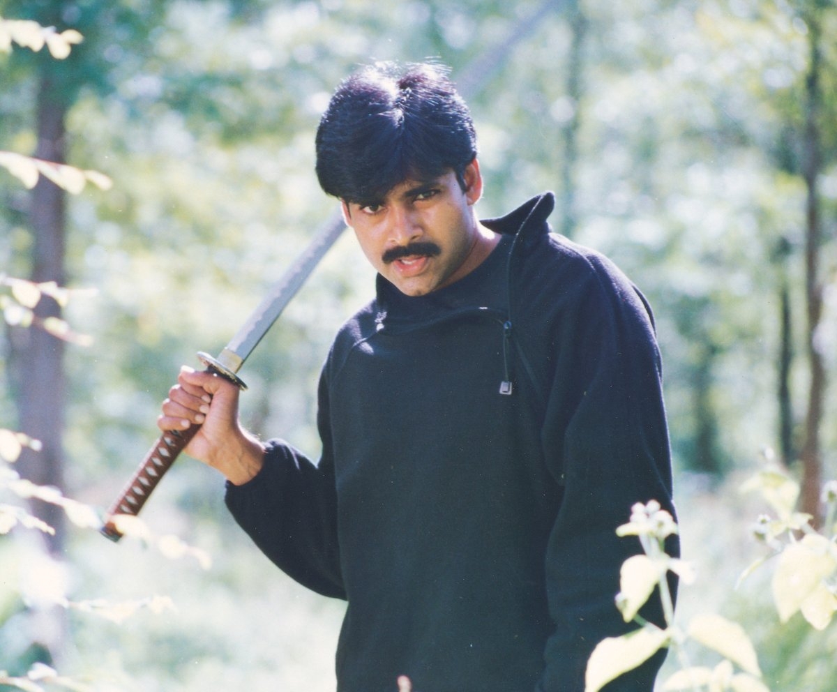 MegaSuryaProd's tweet photo. Trailer Trending 🔥 4 Days to go for #Kushi4K 🤩

 - https://t.co/K2nvWwyjci

Bookings Open Now - https://t.co/FKFeMjvj6p

 #KushiReRelease @PawanKalyan @iam_SJSuryah @bhumikachawlat @pcsreeram #ManiSharma @AMRathnamOfl https://t.co/fgJuur9Eoh