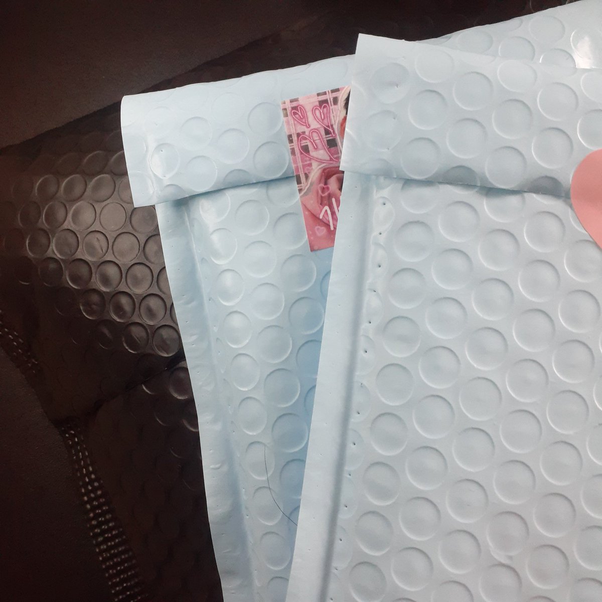 HYB3B0Y's tweet photo. 📣 ... #jjunisupdates

💌: all shipments are packed &amp; ready to ship na ! flash express shipments will be book today &amp; sco pick up will be on thursday ! 

🧣: txt sg23 tingi batches no major updates naman but will dm updates if there are any !

thank you so much ♡ https://t.co/FBgPC7VHwa