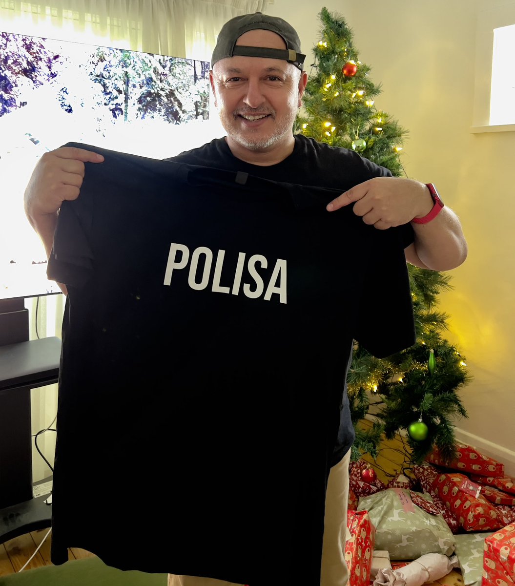 DjuroSen's tweet photo. #imnotscary #JISOO
New #BLACKPink shirt for Christmas - thanks to my to my daughters 👏🏼
Goes with my #polisa from last year 🎄
#kpop https://t.co/TwYWnXoiNq